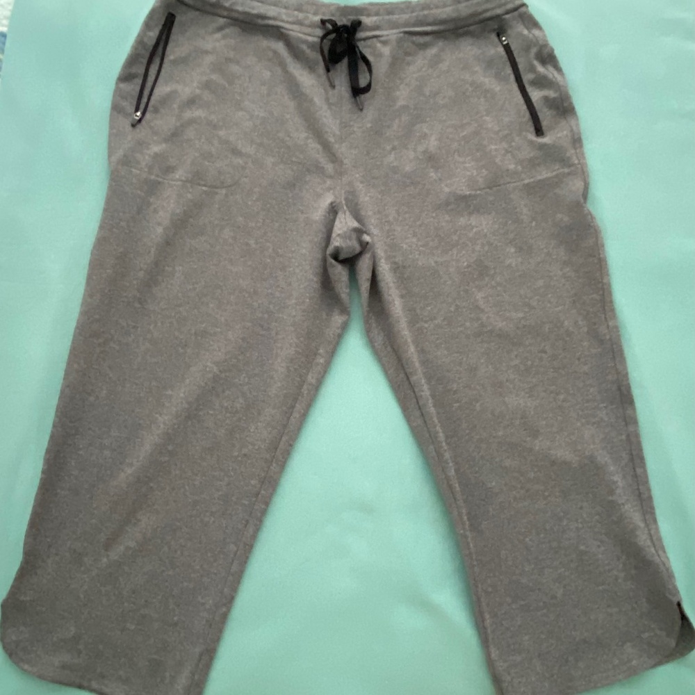Women’s Tek Gear Grey Athletic Capri Pants